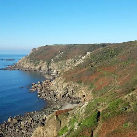 Le Suisse - Aux Fleurs Bed & Breakfast 3*