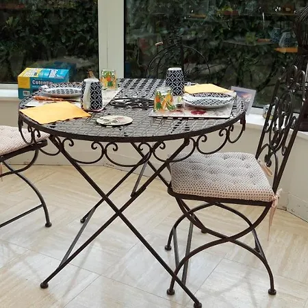 Le Suisse - Aux Fleurs Bed & Breakfast