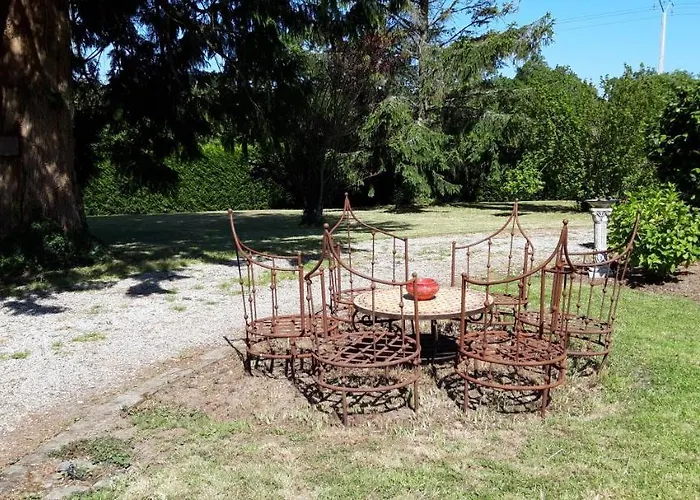 Le Suisse - Aux Fleurs Bed & Breakfast