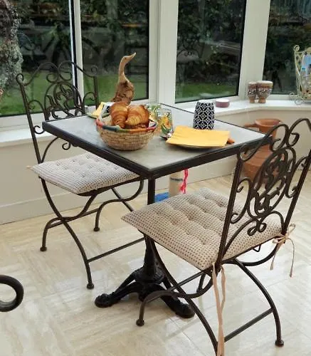 Le Suisse - Aux Fleurs Bed & Breakfast 3*